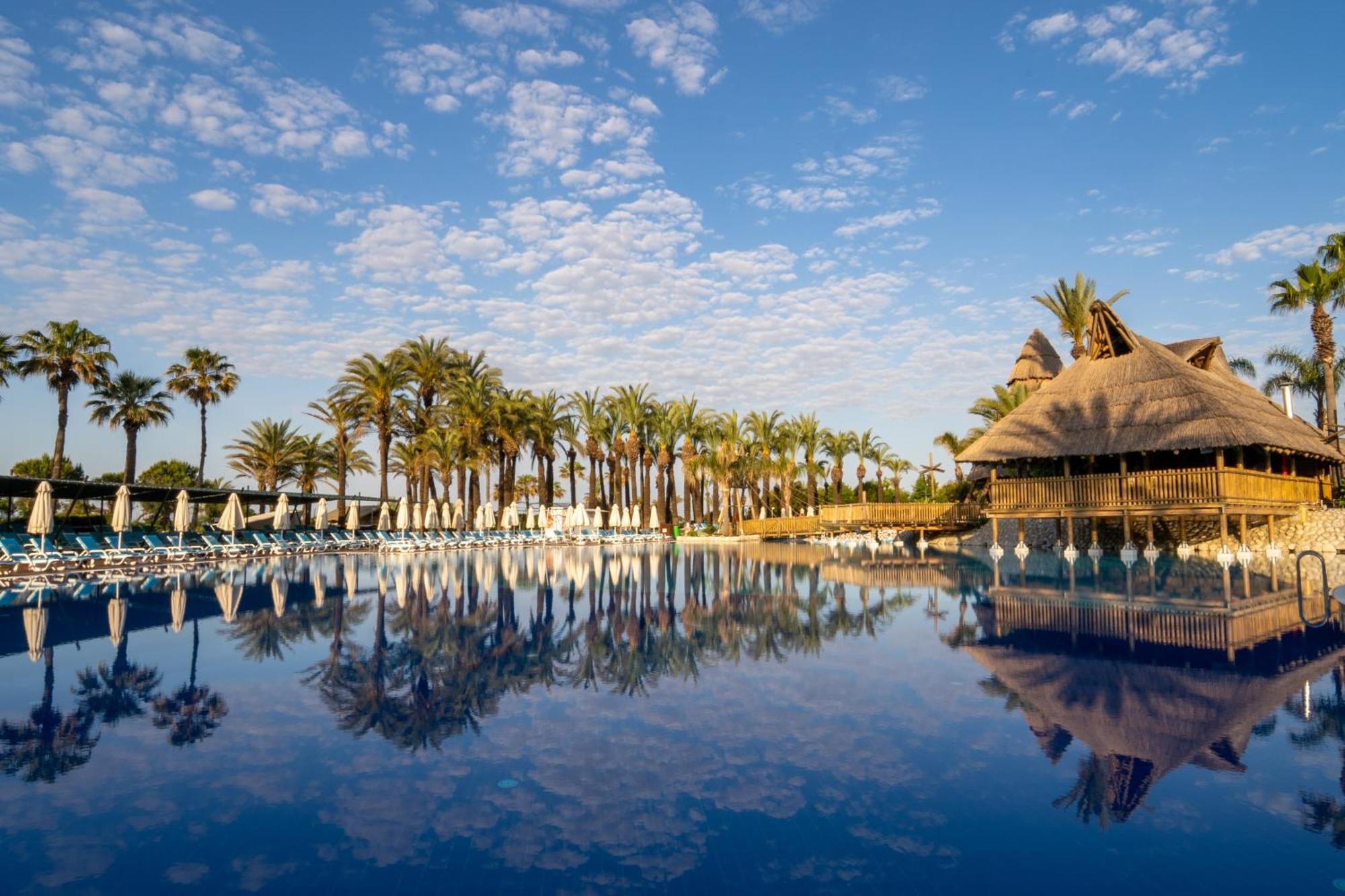 Aqi Pegasos World Hotel ซีเด ภายนอก รูปภาพ